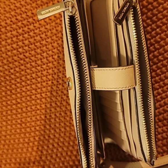 Michael Kors wallet/wristlet - Picture 4 of 5